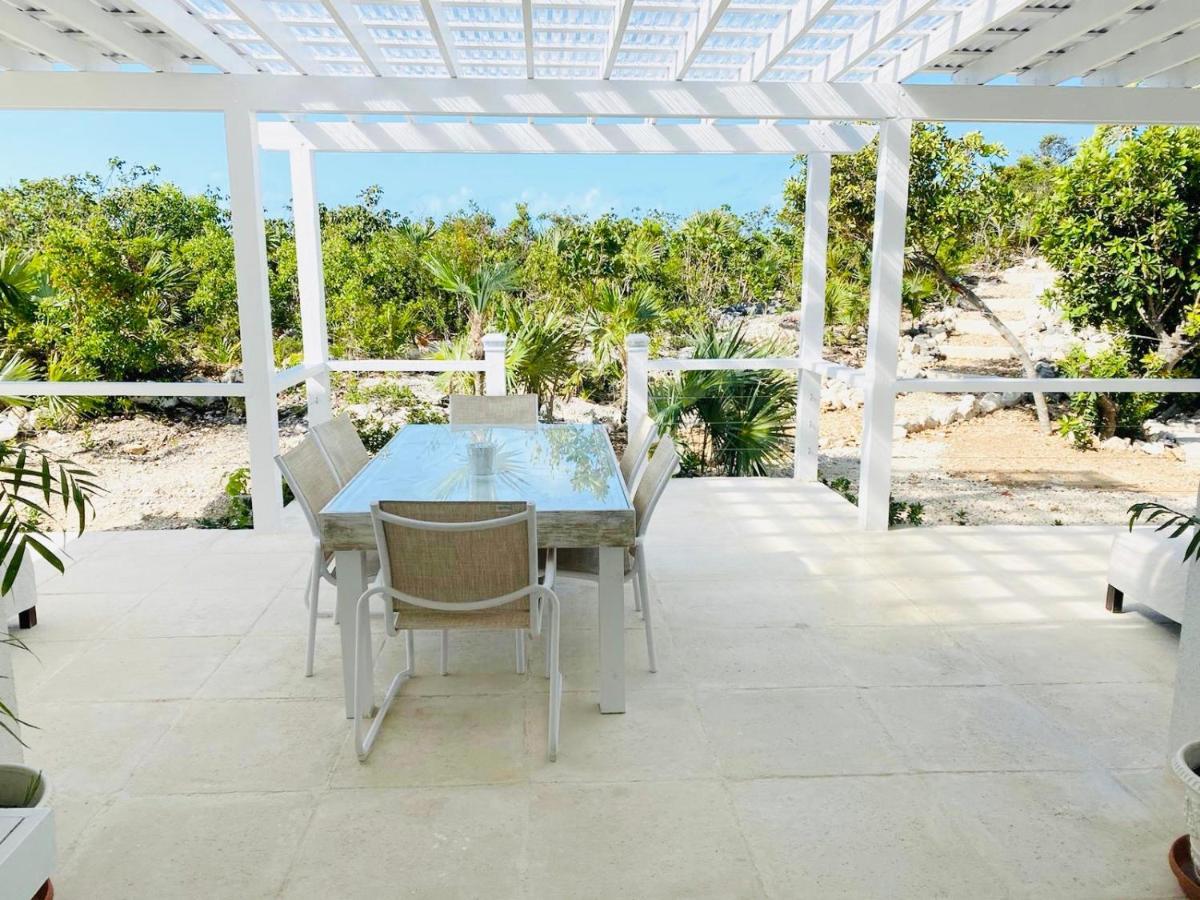 Modern Cottage With Chalk Sound Views 普罗维登西亚莱斯岛 外观 照片