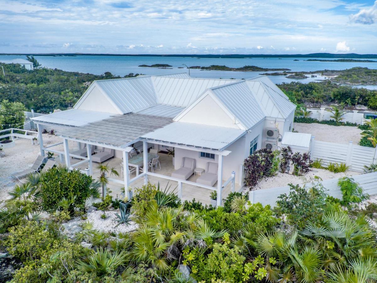 Modern Cottage With Chalk Sound Views 普罗维登西亚莱斯岛 外观 照片